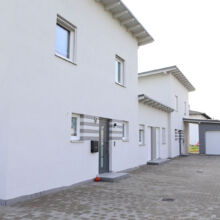 Moderne Reihenhäuser erstellt durch die Fa. Andreas Bauer GmbH in Mitterskirchen aus einem anderen Blickwinkel