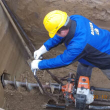 Mitarbeiter der Fa. Bauer GmbH beim Bohren